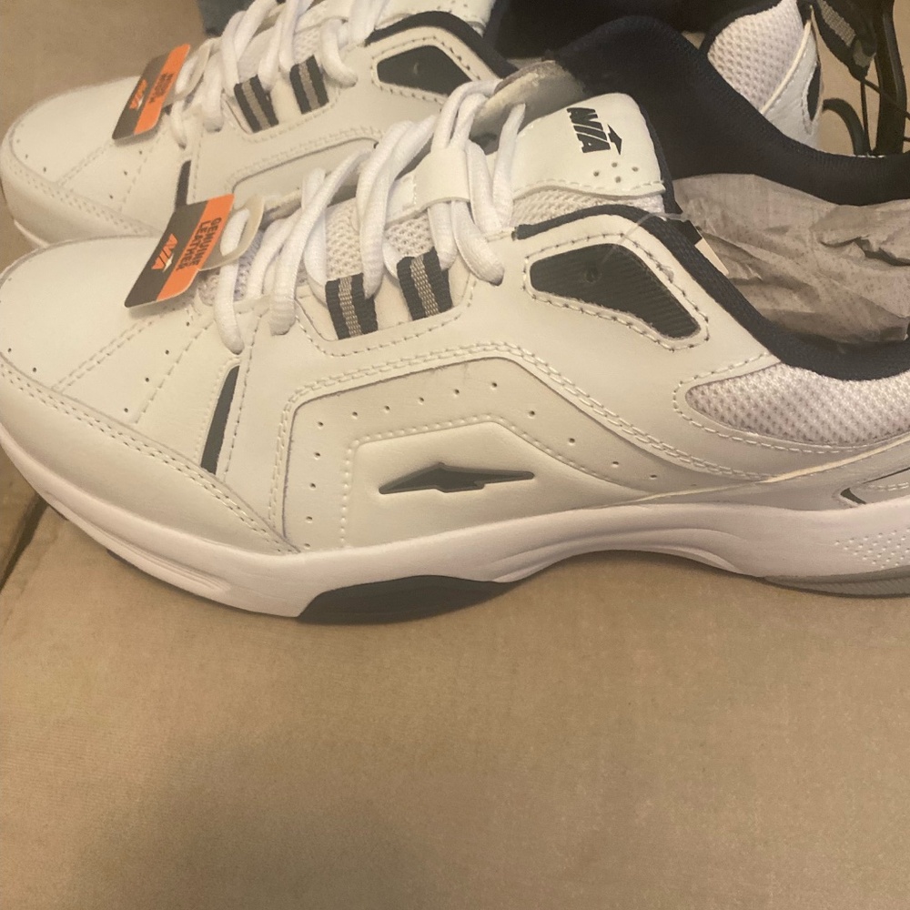 Shoes - Picture 5 of 6